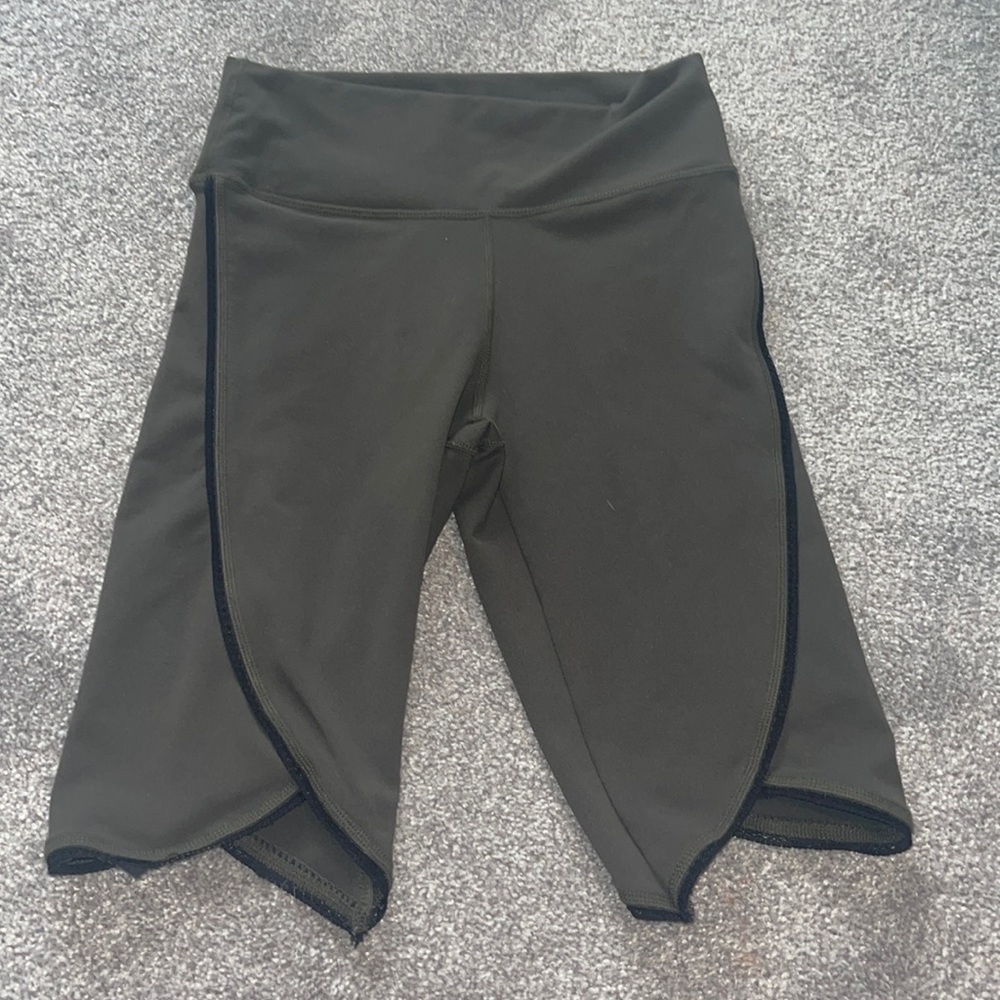Fabletics work out shorts! Warn once! Got the wrong size ): Throw me an offer!